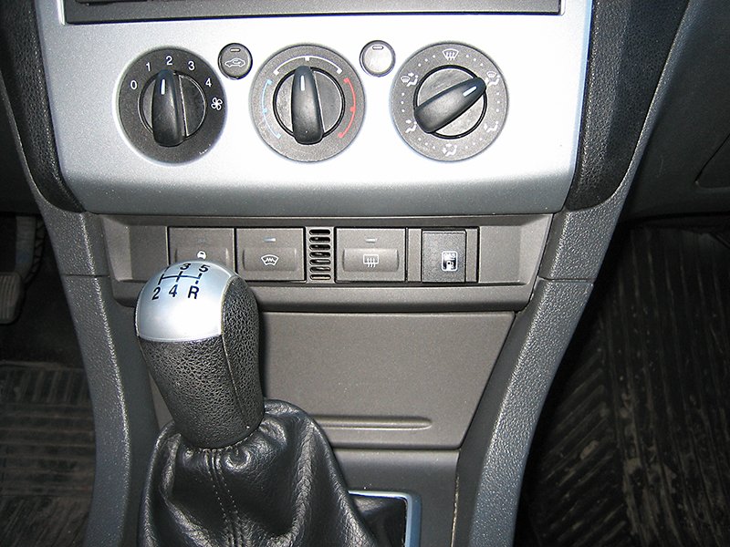 Uzstādīta gāzes iekārta Ford Focus 2006. gads 1,6 benzīns/gāze