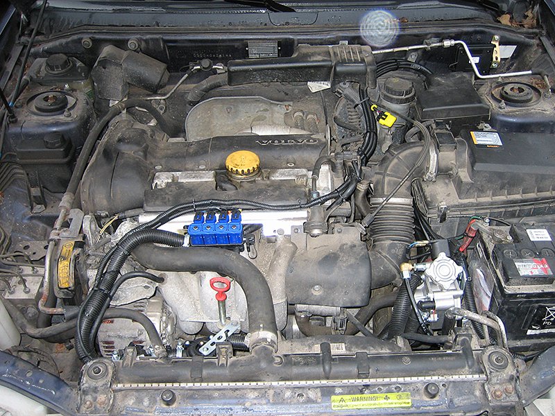 Uzstādīta gāzes iekārta Volvo V40 2002. gads 1,8 benzīns/gāze
